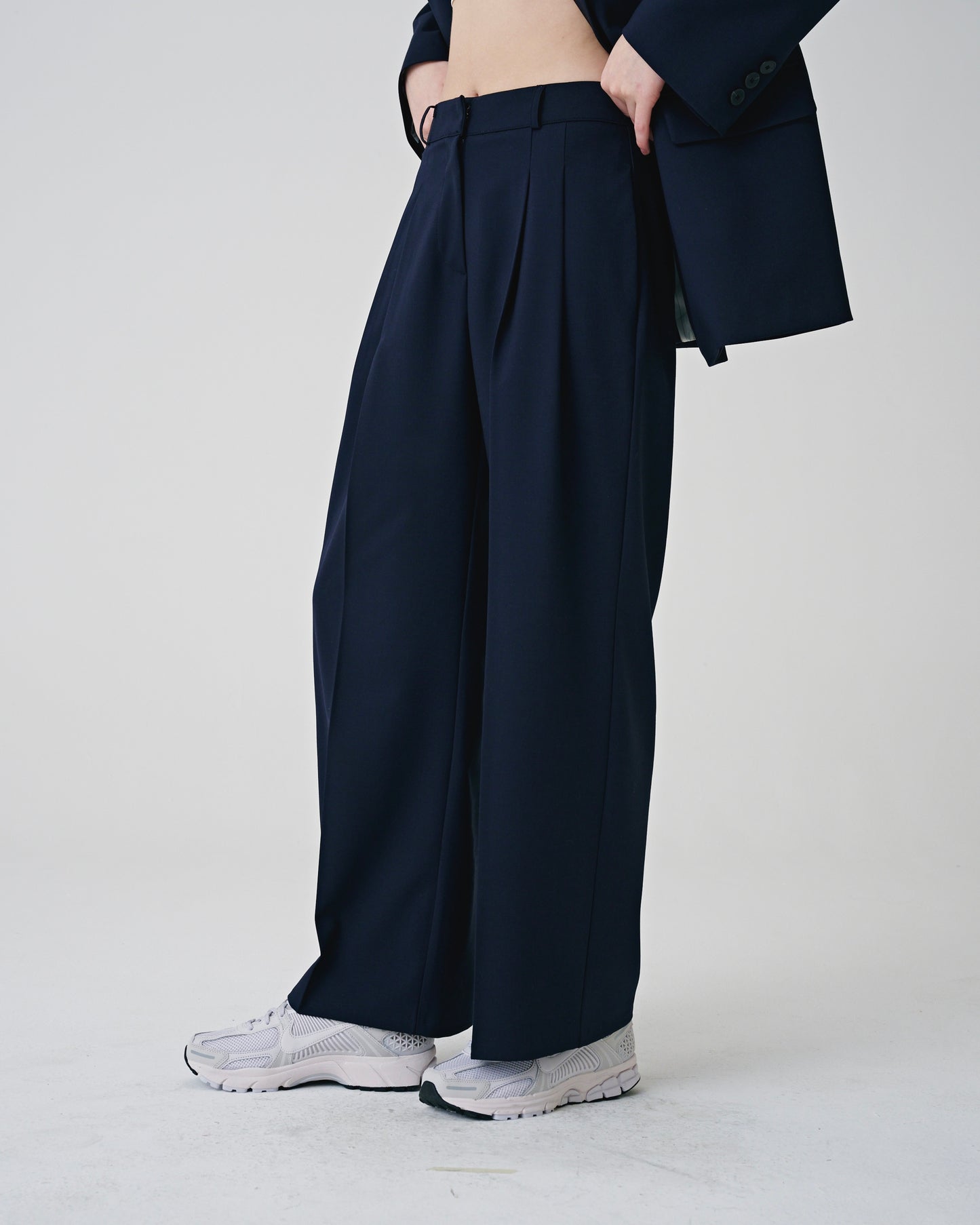 Set-up Tuck Pants (Navy/Black)