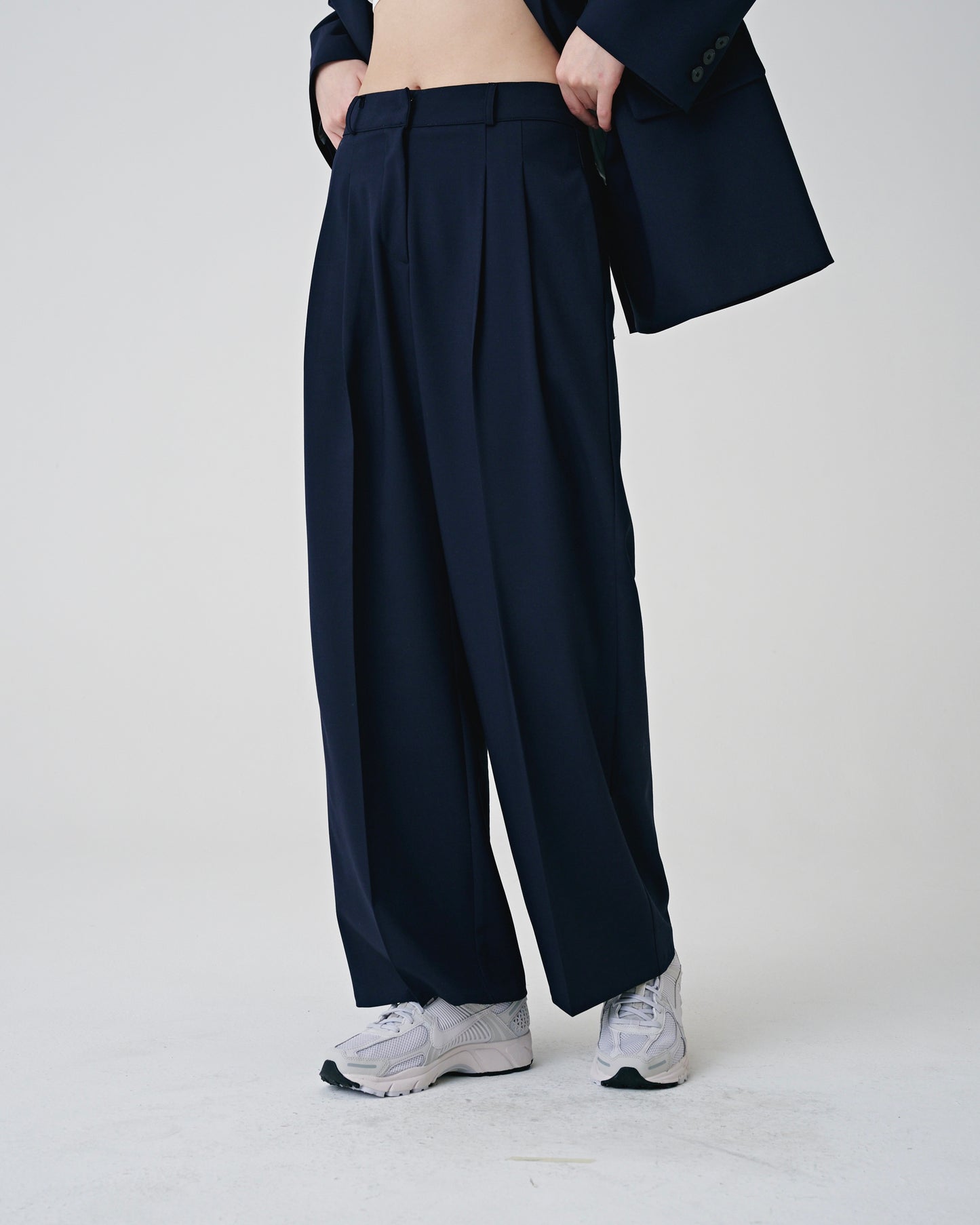 Set-up Tuck Pants (Navy/Black)